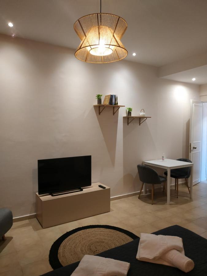 Elthimia'S Apartment Poros Town Exterior photo